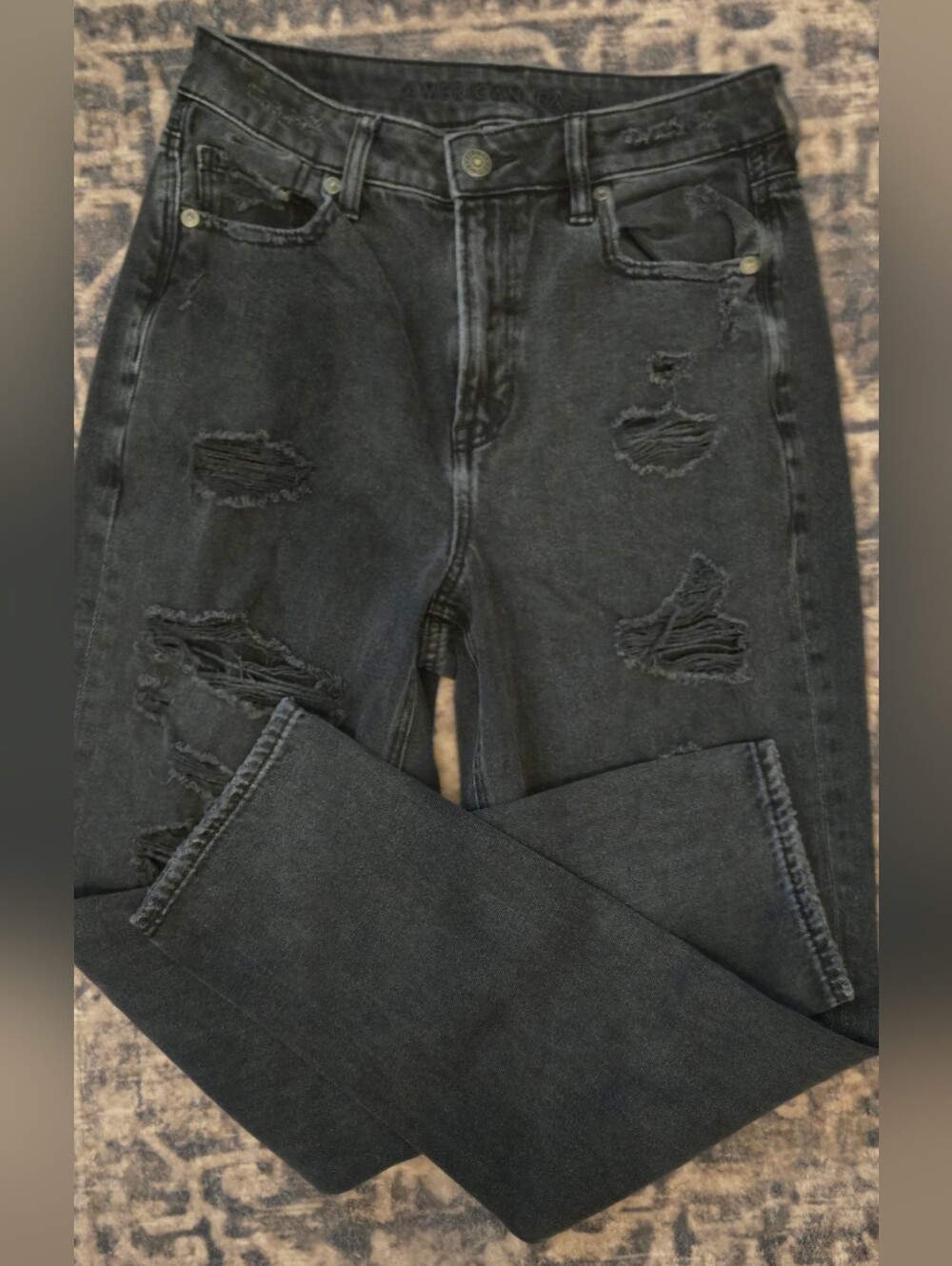American Eagle Outfitters Black Straight Distressed Mom Jeans Sz 4, Inseam 28"